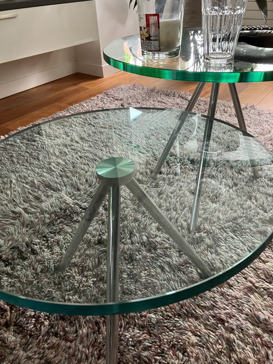 Image 1 of 2 tavolini da caffè in vetro con base in alluminio a treppiede