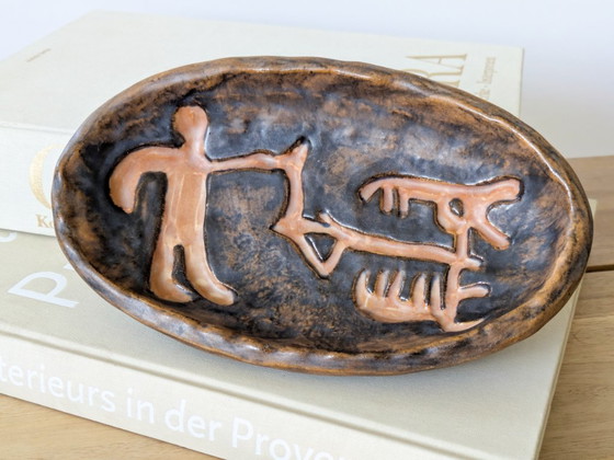Vassoio portaoggetti vintage in ceramica danese di Emil Ruge, con sgraffito e stile arte primitiva. (photo 13 of 13)