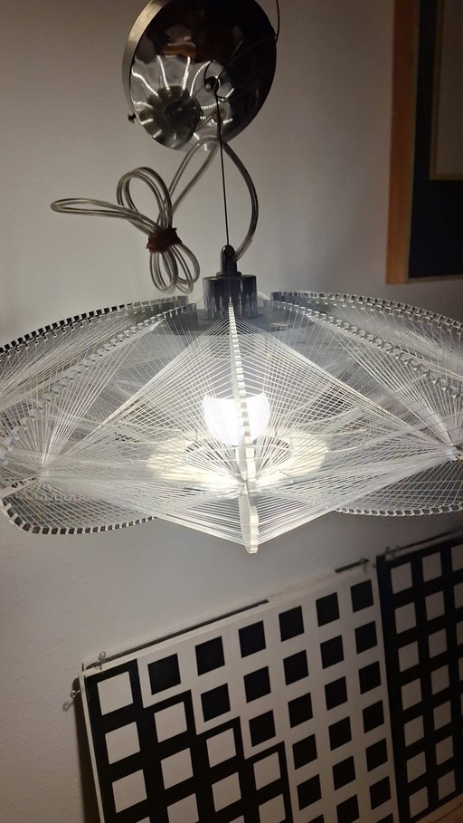 Pendelleuchte im Weltraum-Stil | Nylonfäden