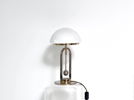 Lampada da tavolo Art Déco con vetro opalino bianco e pendolo decorativo, Lampade da tavolo, Metallo, Modern (foto 3 di 12)