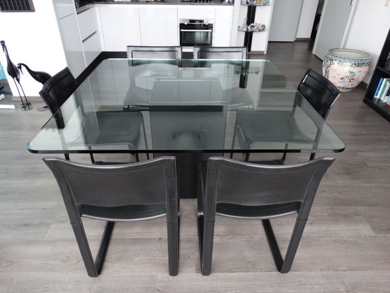 Image 1 of Tavolo da conferenza in vetro con 8 sedie in pelle e lampada ad arco abbinata.