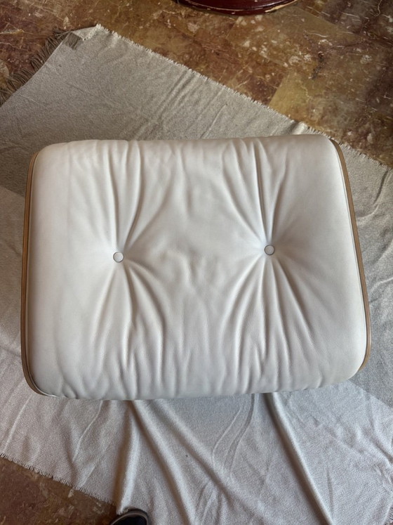 Image 1 of Poltrona e poggiapiedi Vitra Eames - Edizione limitata per i primi 500 esemplari.