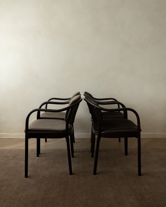 Image 1 of Chaises de salle à manger postmodernes en bois courbé 235 F par Hartmut Lohmeyer pour Thonet, années 1980, lot de 4