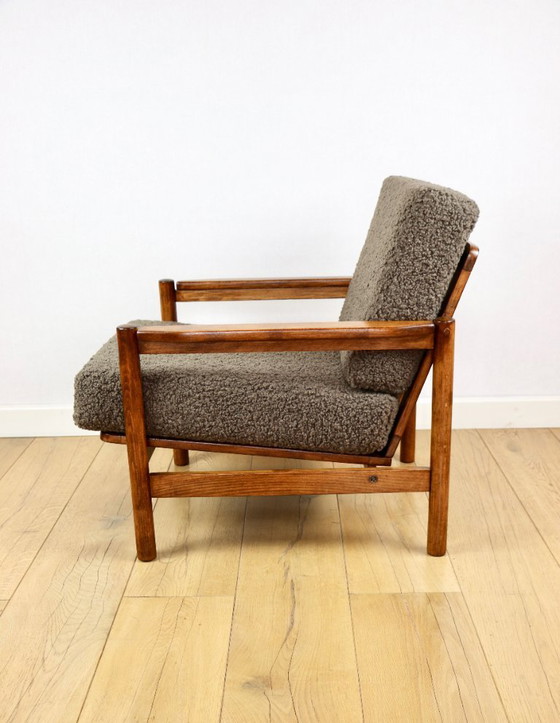 Image 1 of Houten fauteuil ontworpen door Z. Baczyk, bruin vintage chocoladebruin bouclé lamsleer