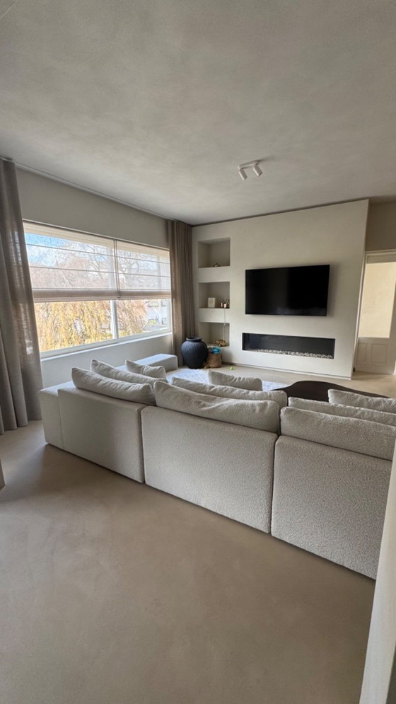 Image 1 of Divano Richmond in bouclé color bianco sporco con zona relax – elegante e spazioso