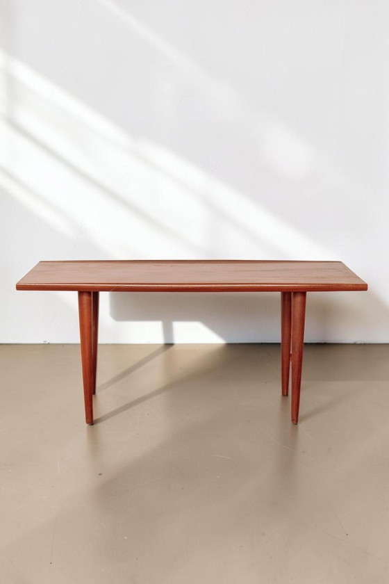 Scandinavische Teak Salontafel Met Tapse Poten – Wood (photo 6 of 7)