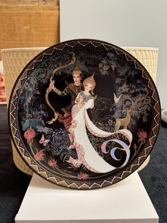 Image 1 of 🌺 “The Love Story of Siam” | Handgeschilderde collector plates | Royal Porcelain Thailand | 22-karaats goud | Nieuws