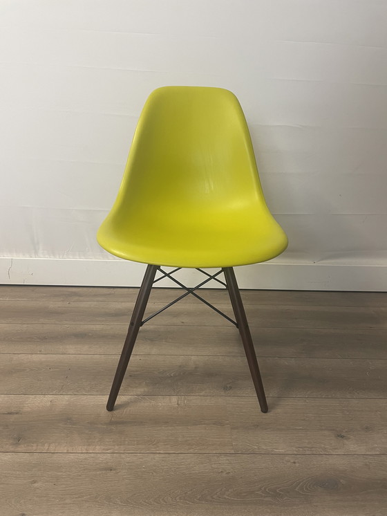 Image 1 of Vitra Eames DSW Esszimmerstuhl
