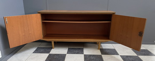 2-türiges Holz-Sideboard aus Schweden