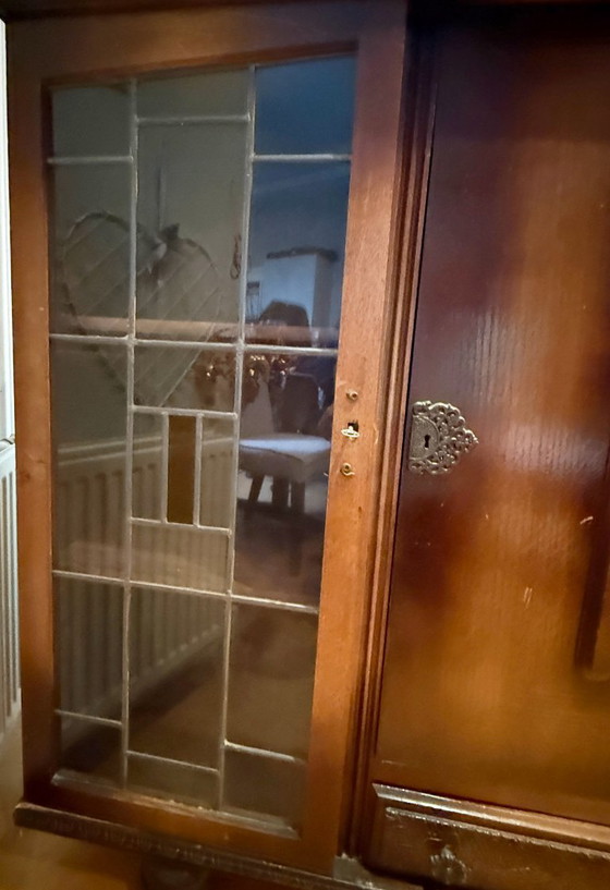 Image 1 of Vetrina vintage a tre ante con cassetto e due ante in vetro colorato