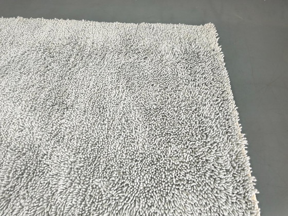 Image 1 of Alfombra de lana danesa de pelo largo de C. Olesen, gris claro, década de 1990.