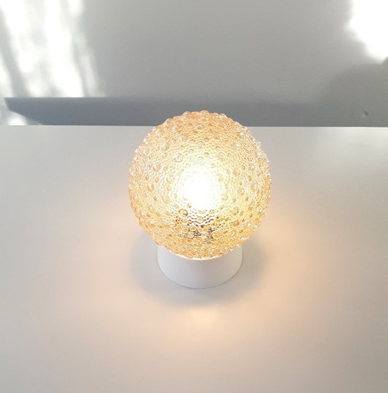 Image 1 of Sfeervolle vintage glazen amberkleurige plafondlamp, art deco lamp met mooi bewerkt bubbel glaSfeervolle vintage glazen amberkle