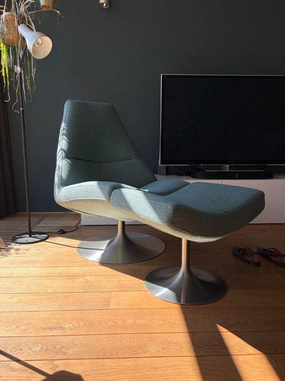 Image 1 of Cartel Living Madonna-Sessel mit trompetenförmigem Fuß und Fußhocker