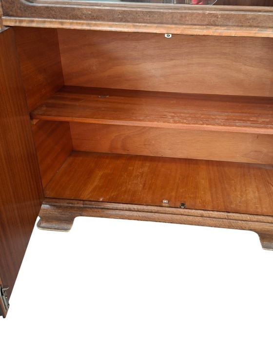 Image 1 of Vitrine vintage en loupe de noyer des années 1940/1950 – Design italien du milieu du siècle