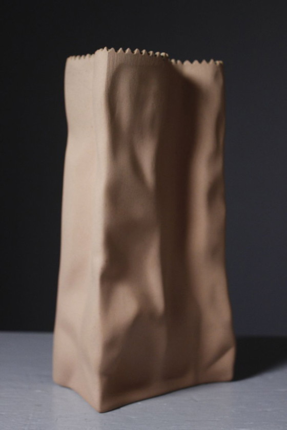 Tapio Wirkkala & Rosenthal - Vase "Tütenvase" Do Not Litter Kraft Paper Bag 22cm – Porcelain (photo 2 of 8)