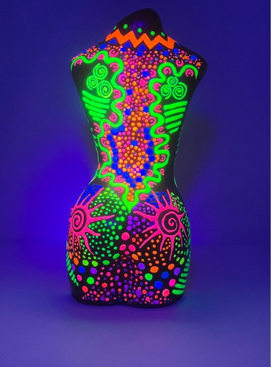 Image 1 of Statuetta fluorescente per body art. Realizzata a mano dall'artista.
