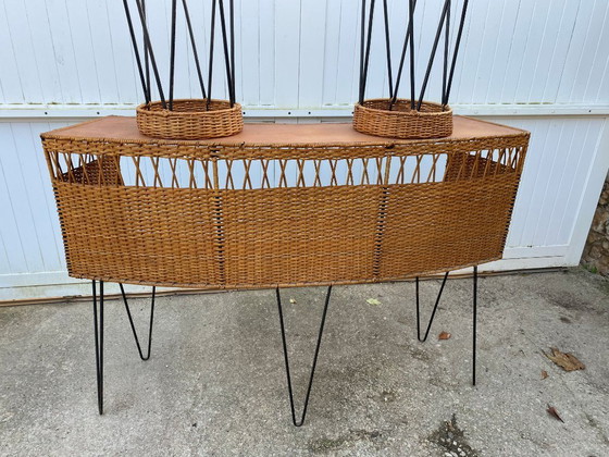 Image 1 of Bancone da bar vintage anni '50 con due sgabelli in rattan e metallo