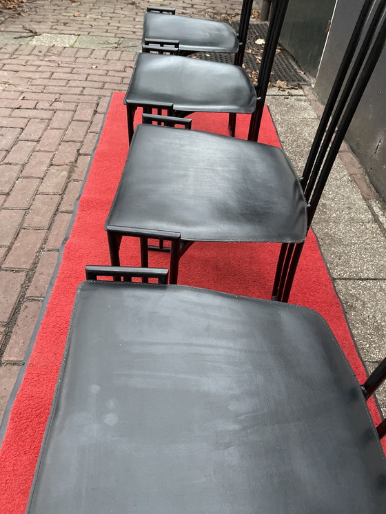 Image 1 of Zwarte (4) design stoelen met ronde tafel