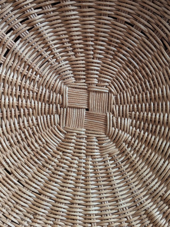 Image 1 of Fauteuil lounge « Nid d’oiseau » en rotin, style milieu du XXe siècle – Attribué à Isamu Kenmochi (années 1960)