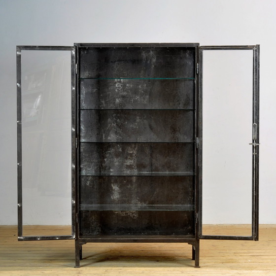 Image 1 of IJzeren medisch kabinet, jaren 1930