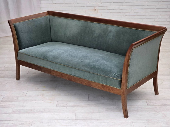 Image 1 of Divano danese a 3 posti, anni '50, rivestimento in velluto verde/blu, legno di frassino.