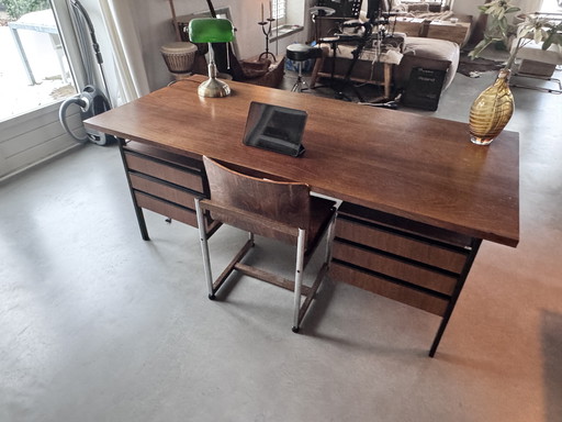 Prachtig groot vintage bureau van Eeka, jaren '70. 180 x 85 x 76 cm.