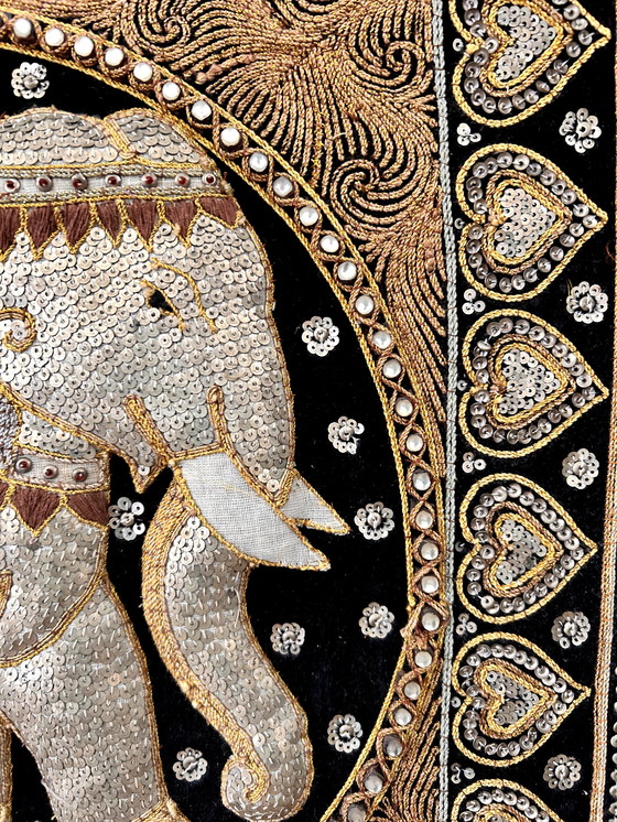 Image 1 of Elefante birmano da appendere al muro, incorniciato professionalmente