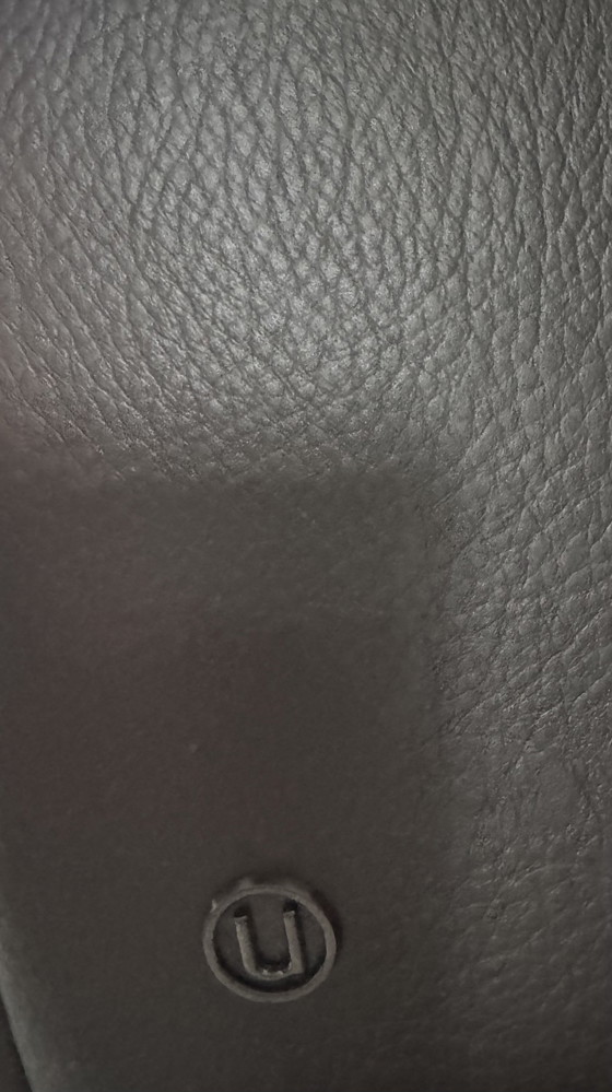 Image 1 of Sofá Chesterfield de piel Natuzzi – Diseño italiano