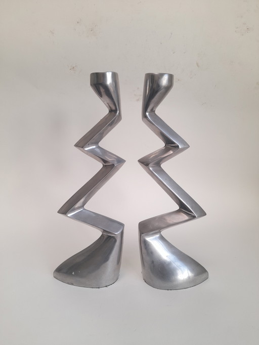 Coppia di candelabri a zigzag di Matthew Hilton per SCP anni '80