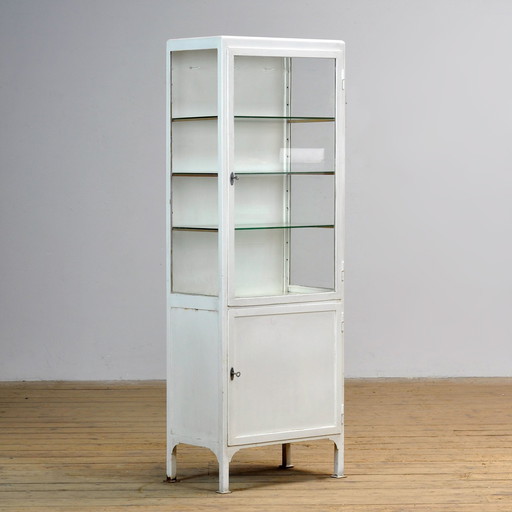 Cabinet médical en fer, 1950