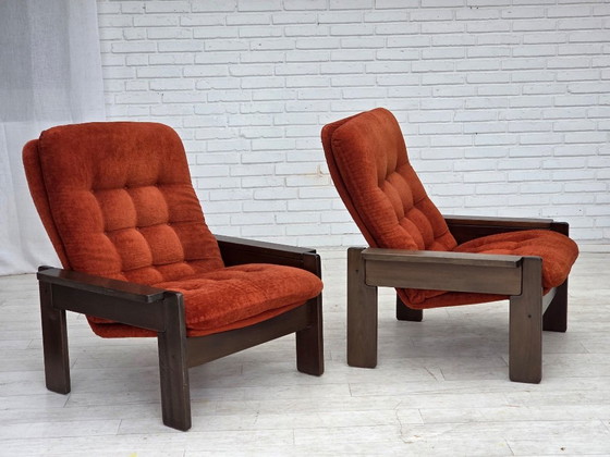 Image 1 of Deense fauteuil uit de jaren 70, oranje/rood meubelvelours, donker eikenhout.