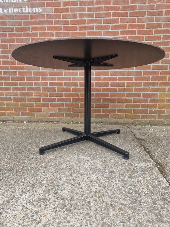 Image 1 of Table à manger ronde moderne