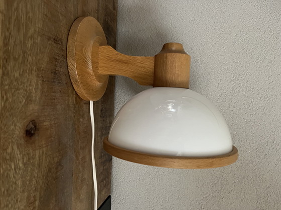 Image 1 of Lampada da parete vintage in legno chiaro con paralume in plastica