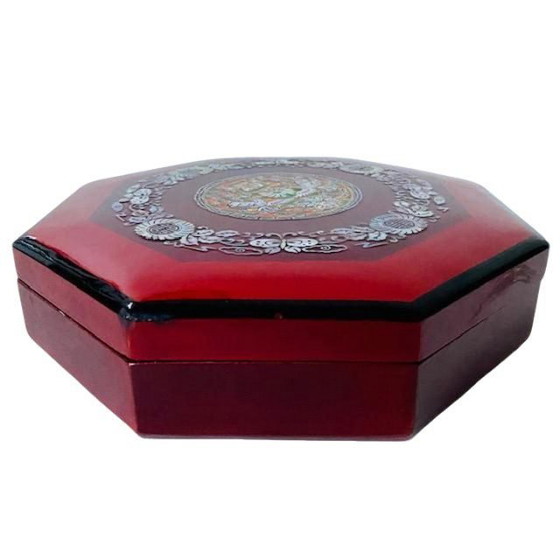 Image 1 of Vintage mid-century rode Chinese lakdoos ingelegd parelmoer bloemenpatroon vakverdeling 1950's