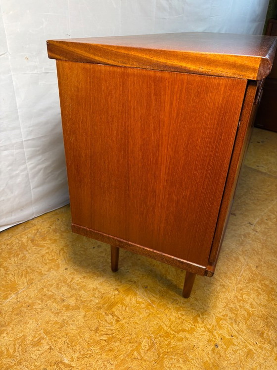 Buffet vintage Meredew en teck | Années 1960 | Design britannique du milieu du siècle Un buffet vintage en (photo 7 of 8)