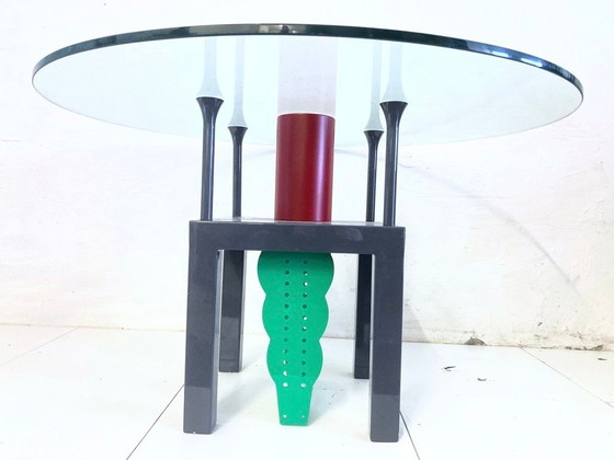 Image 1 of Mesa de comedor redonda estilo Memphis, de metal y cristal, diseño de los años 80/90.
