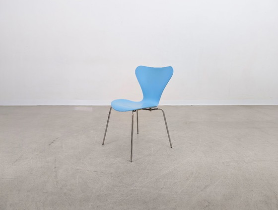 Image 1 of Fritz Hansen Series 7 Chair Light Blue 3107 Chair Arne Jacobsen