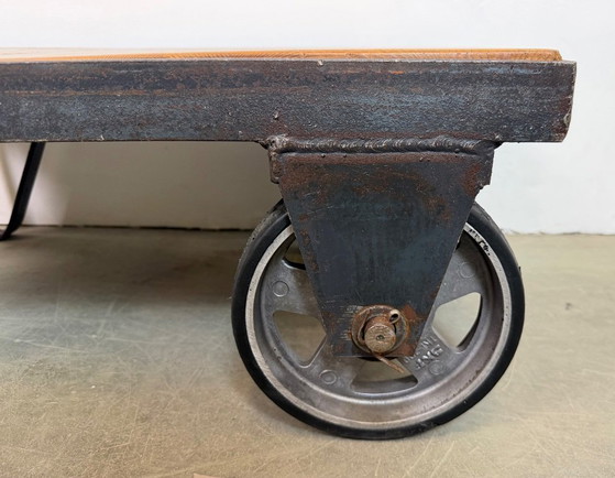 Image 1 of Carrito de mesa de centro industrial negro, década de 1960.