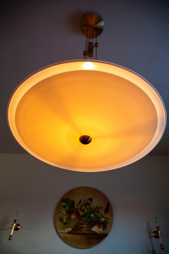 Image 1 of Suspension B+M Leuchten « Hauteur réglable » Montage au plafond Laiton mat/poli Verre flammé blanc mat Années 1990