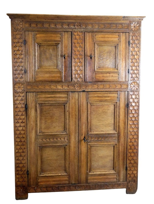 Armoire hollandaise à quatre portes en chêne, première moitié du XVIIe siècle