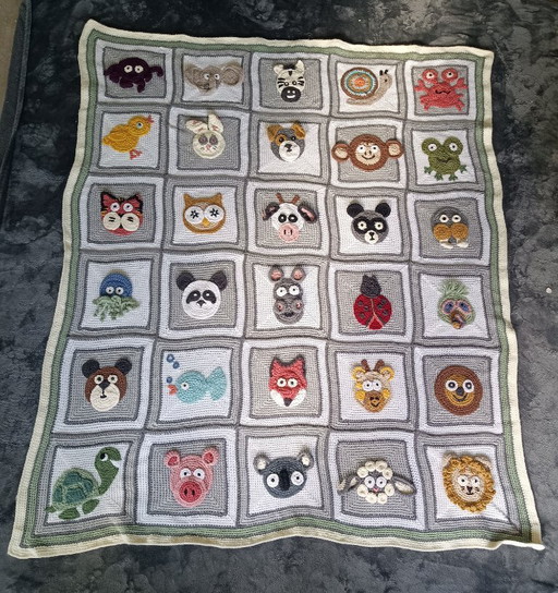 Coperta di animali all'uncinetto 30 quadrati