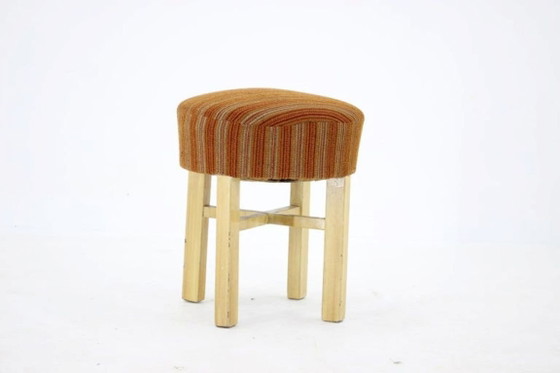 Image 1 of Sgabello rotondo cecoslovacco degli anni '60, stile metà secolo, rivestito in tessuto a righe.