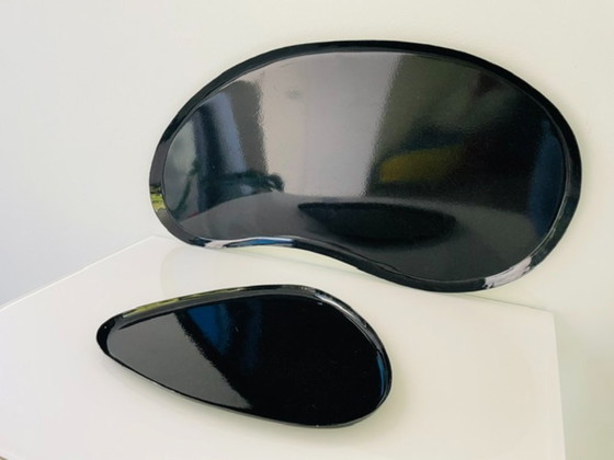 Image 1 of Ensemble de plateaux en métal noir au design organique
