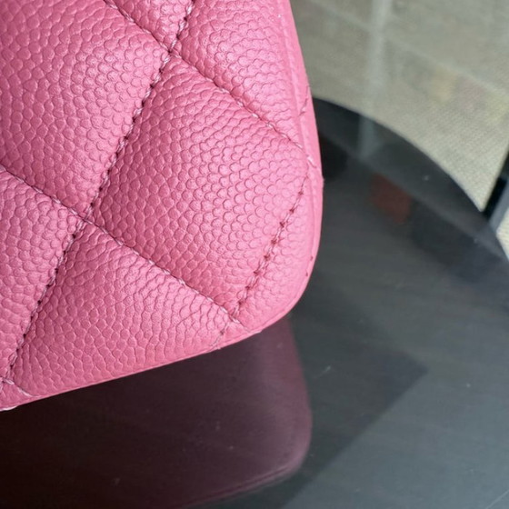 Image 1 of Borsa Chanel Classic Flap Medium - Caviar 25CM in pelle di vitello martellata trapuntata rosa con finiture dorate Serie 28