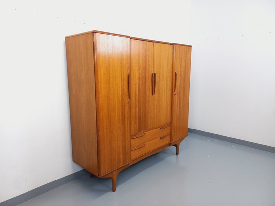 Image 1 of Scandinavische vintage kledingkast in teakhout uit de jaren 60 van ontwerpers Tricoire en Vecchione voor "Meubles TV Paris".