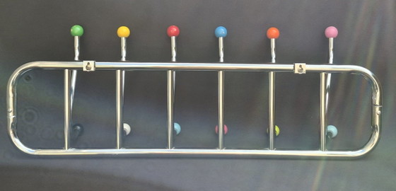 Retro-Garderobe im Weltraumzeitalter-Stil – Osvaldo Borsani Design – Chrom & Mehrfarbig – Kleiderständer (photo 9 of 9)