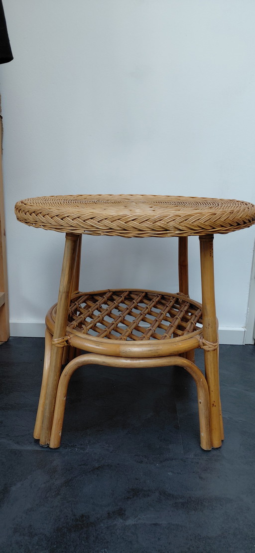 Mesa de centro vintage de ratán: tejida a mano, estilo bohemio y natural