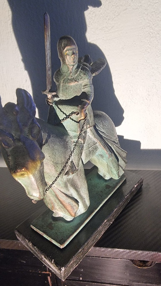 Image 1 of ESTATUA DE BRONCE DE UN CABALLERO MEDIEVAL