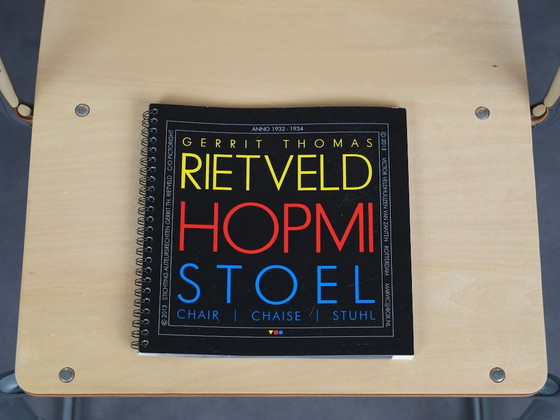 Sedia HOPMI di Gerrit Rietveld, Paesi Bassi, 2013, Edizione limitata 129/150 – Sedie da pranzo, Metal, Wood (photo 12 of 13)