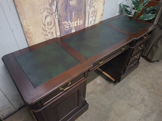 Image 1 of Klassiek Engels bureau, schrijftafel, desk enkelzijdig met lederen inleg Uniek smal model afm. 180x60cm en 80cm hoog.  
